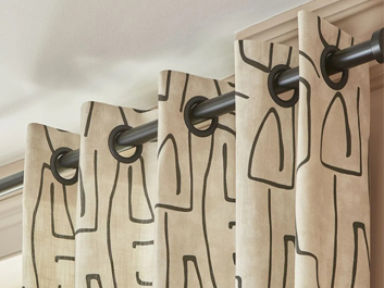 Eyelet curtain header type